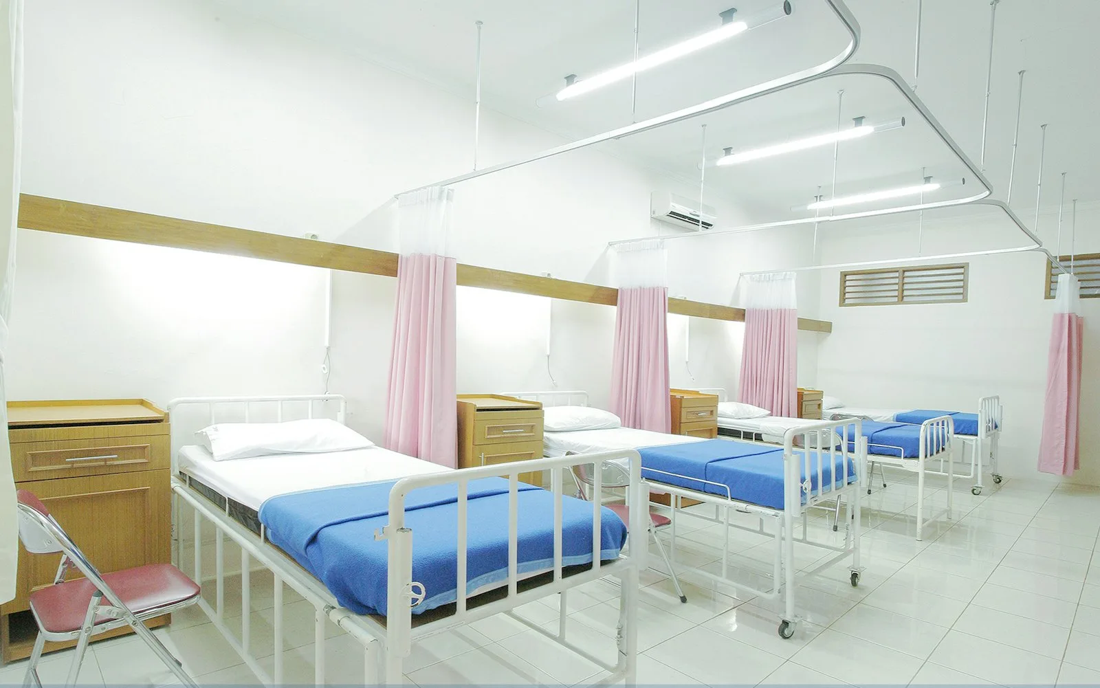Clean in-patient ward with beds